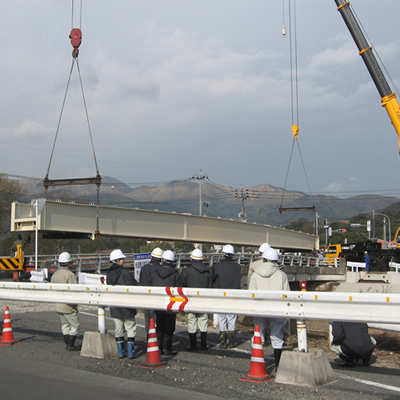 一ツ橋歩道橋　上部工架設状況