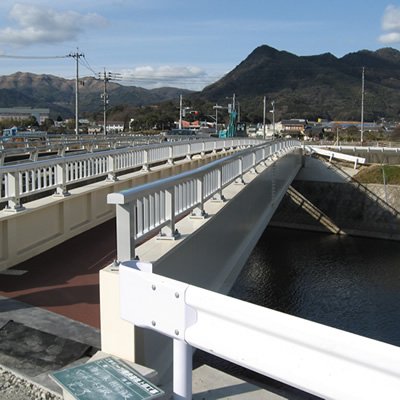 一ツ橋歩道橋　架設完了